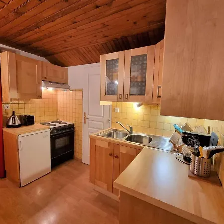 Spacieux 18 Pers. Avec Jardin, 7 Chambres, Cheminees, Animaux Admis - - Fr-1-393-82 *